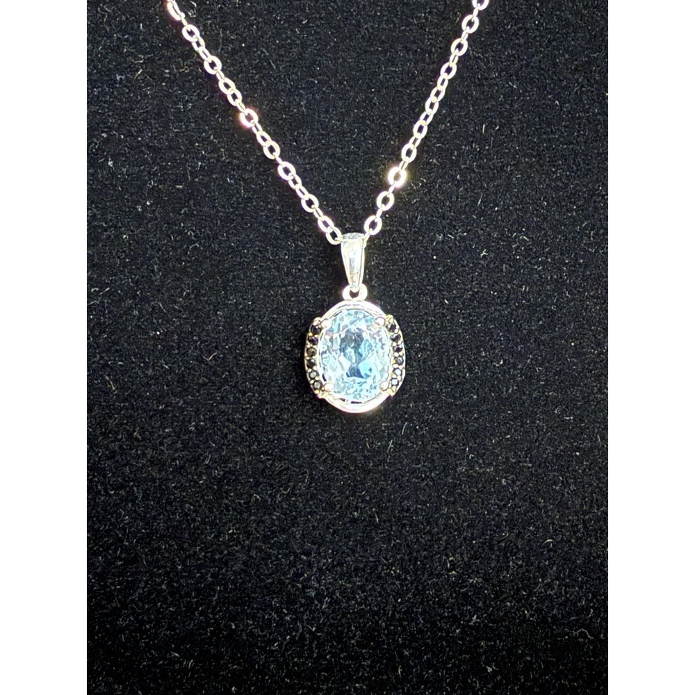 BEAUTIFUL 925 STERLING SILVER BLUE TOPAZ PENDANT ON 18" CHAIN Necklace
